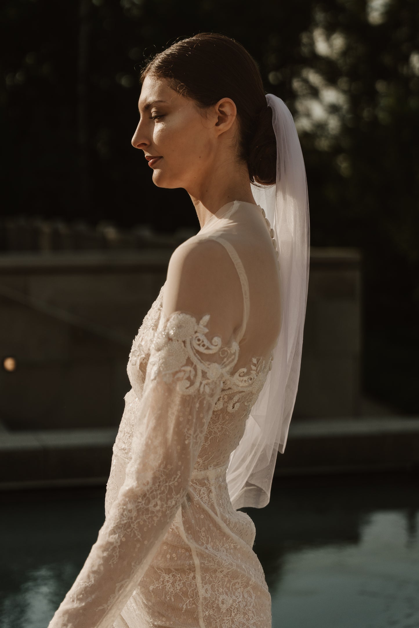 Made-to-measure wedding dress Canada with embroidered appliqué