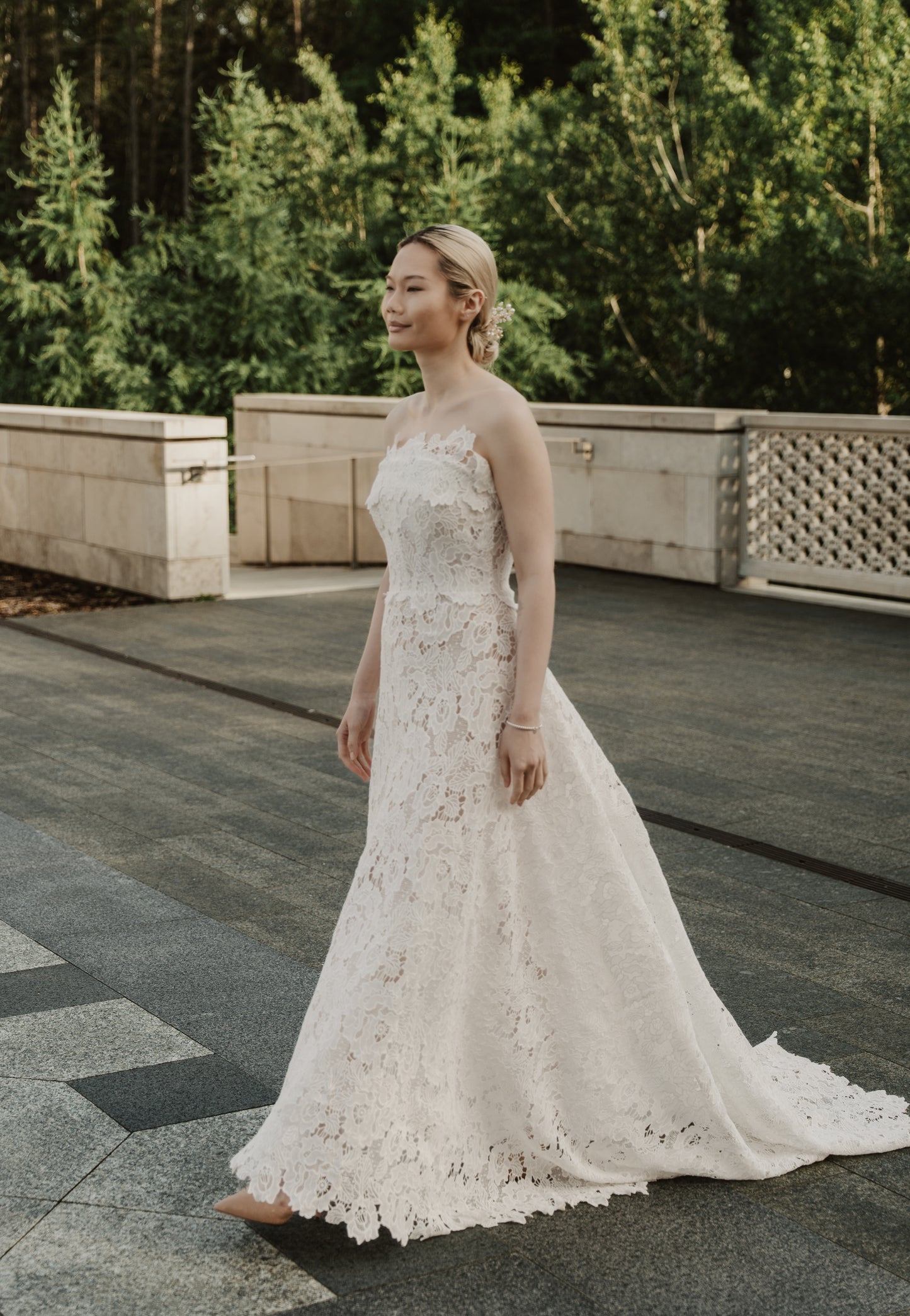 CHIC GUIPURE LACE WEDDING DRESS