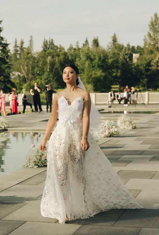 DELICATE GUIPURE LACE WEDDING DRESS