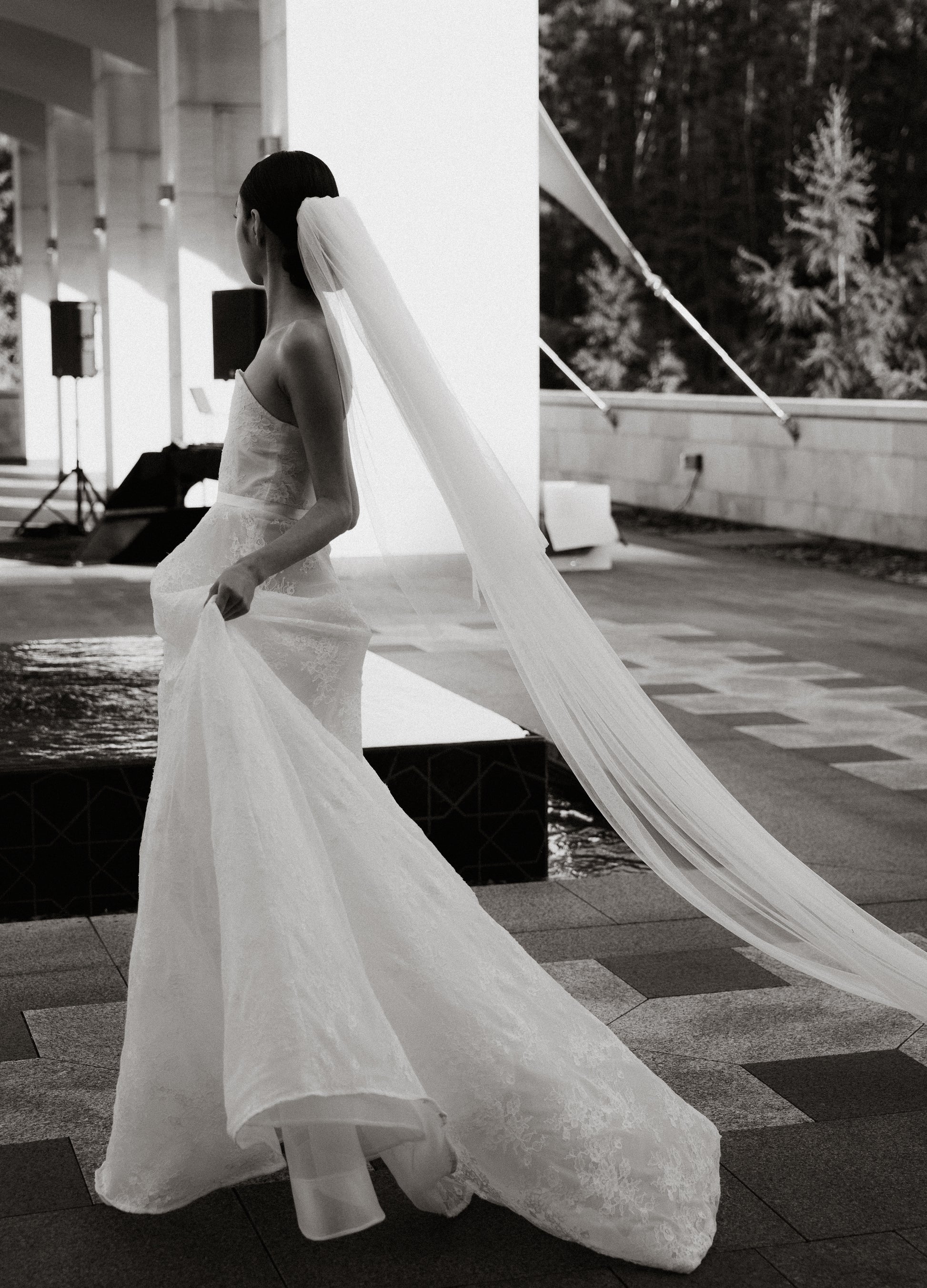 Made-to-measure Chantilly lace ball gown