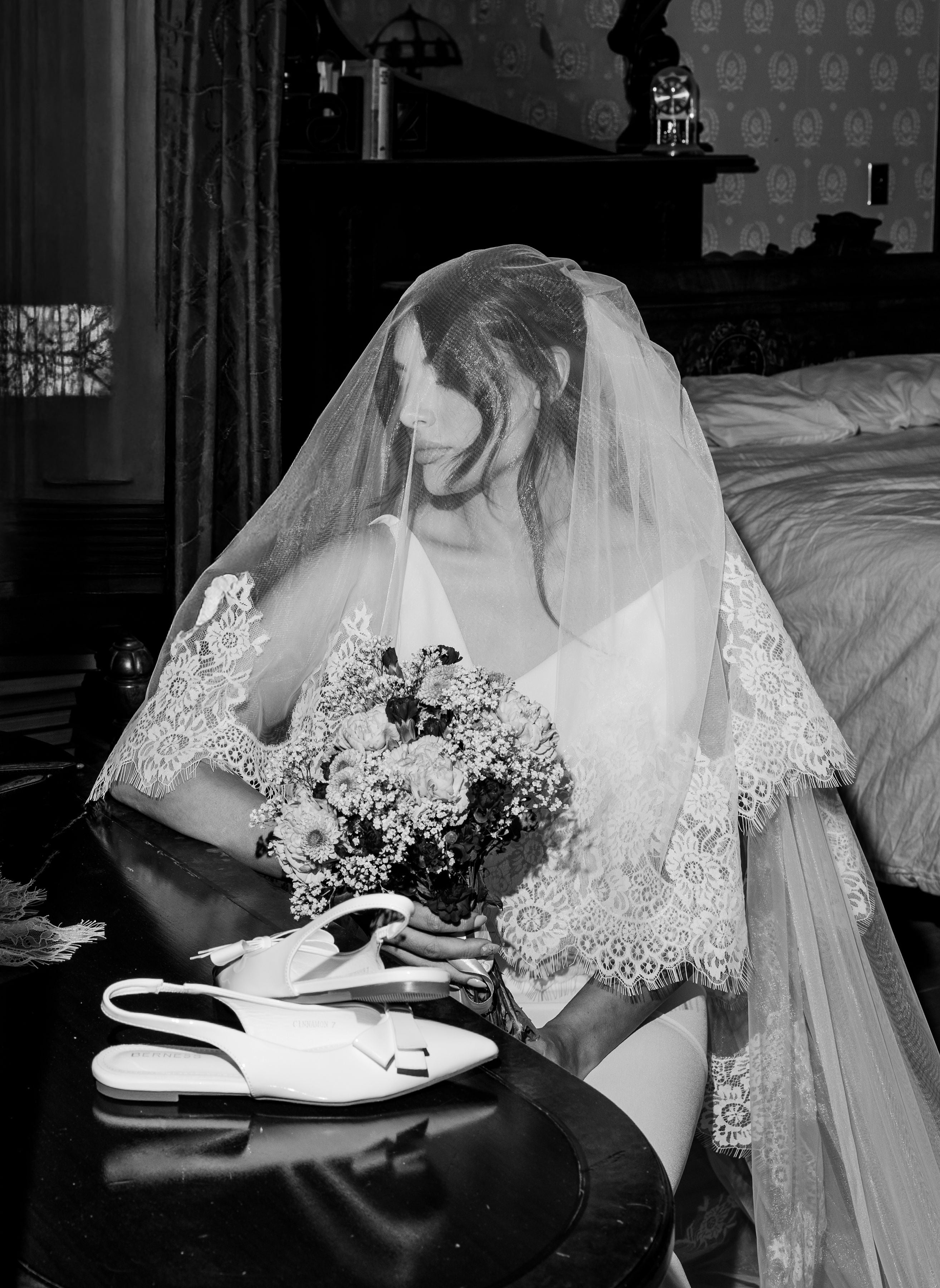 Lace wedding veil and minimalist wedding dress